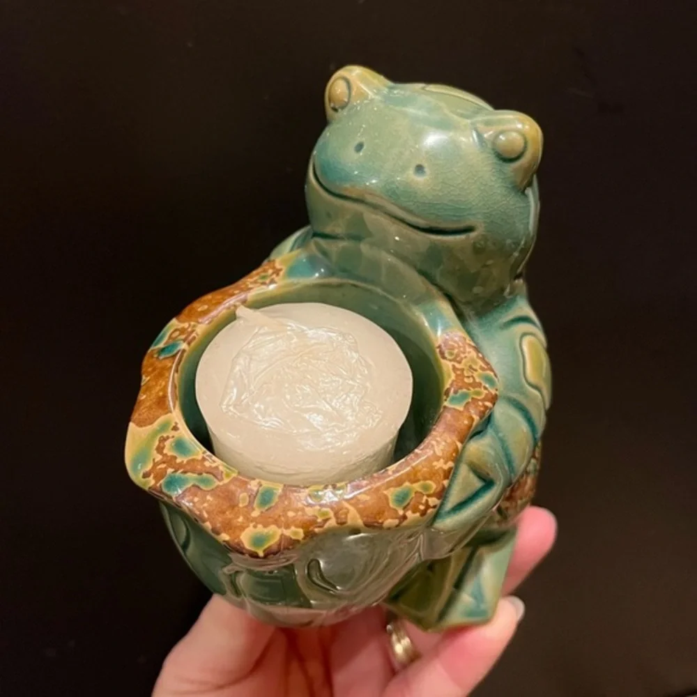 Charming Green Frog Votive Candle Holder with 2 Yankee Candle Votives